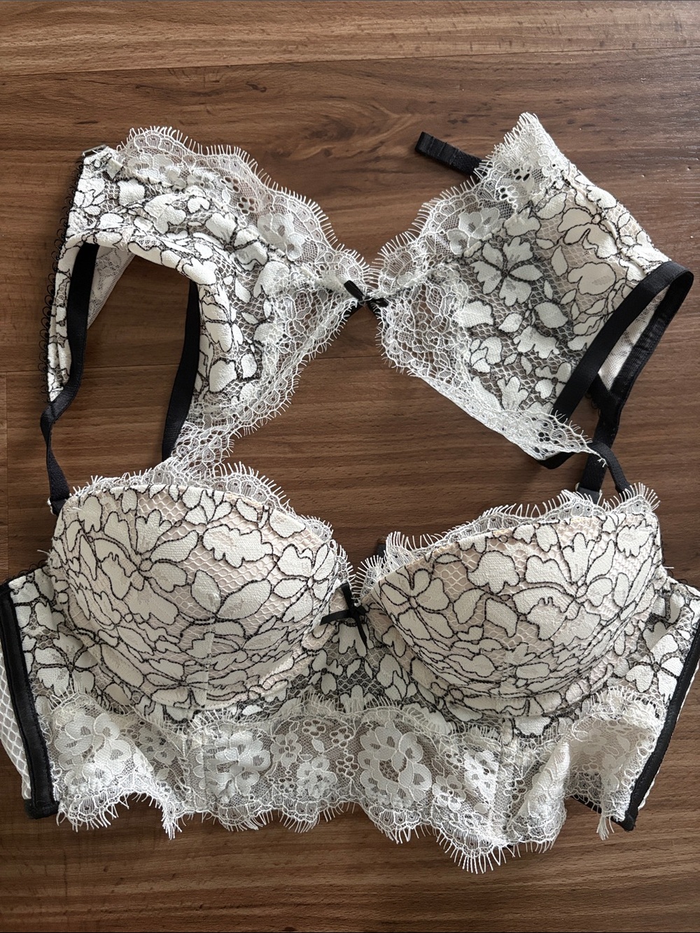 Victoria’s Secret Lace Trim Ivory & Black Longline Bra with high neck style